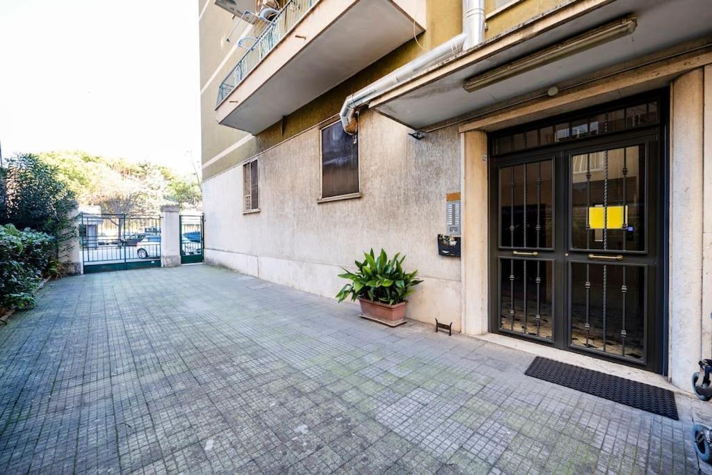 Stylish Apartment Rome Air Conditionig Wifi Tv 50 Metro 4 Minutes Away Roma Exterior foto